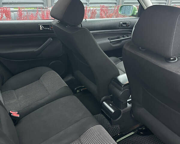 Зеленый Фольксваген Гольф, объемом двигателя 1.6 л и пробегом 210 тыс. км за 4200 $, фото 13 на Automoto.ua