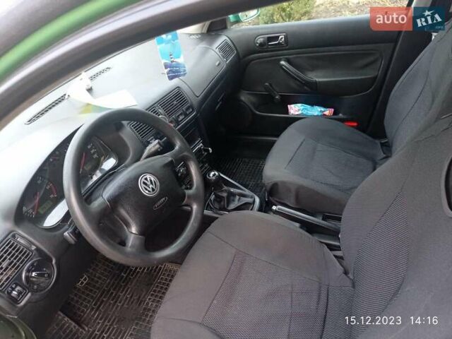 Зеленый Фольксваген Гольф, объемом двигателя 1.4 л и пробегом 309 тыс. км за 4200 $, фото 5 на Automoto.ua