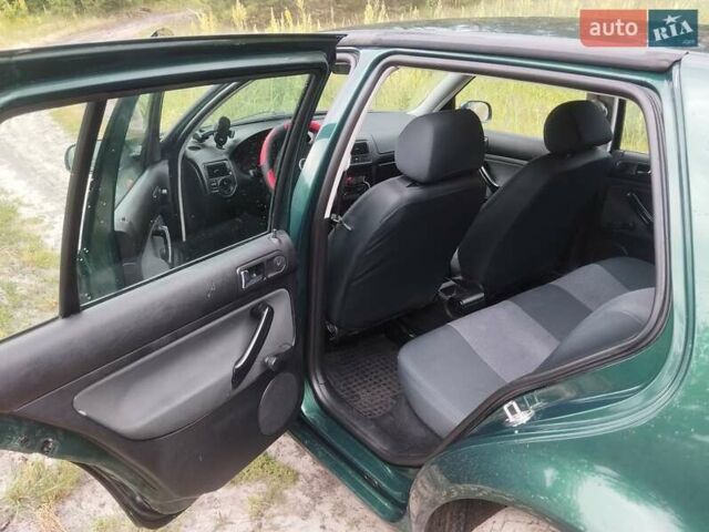 Зеленый Фольксваген Гольф, объемом двигателя 1.4 л и пробегом 326 тыс. км за 3800 $, фото 11 на Automoto.ua