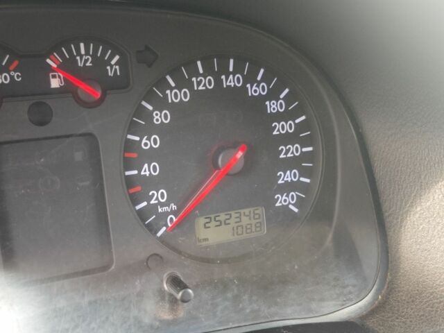 Зеленый Фольксваген Гольф, объемом двигателя 1.6 л и пробегом 255 тыс. км за 3800 $, фото 8 на Automoto.ua