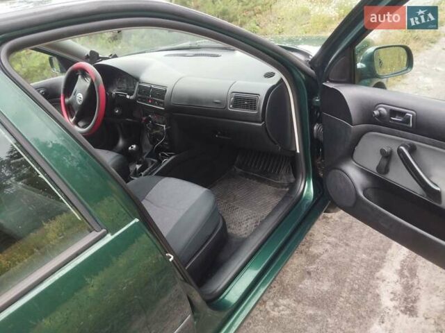 Зеленый Фольксваген Гольф, объемом двигателя 1.4 л и пробегом 326 тыс. км за 3800 $, фото 13 на Automoto.ua