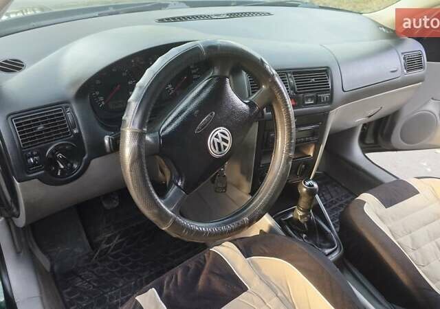 Зеленый Фольксваген Гольф, объемом двигателя 1.6 л и пробегом 255 тыс. км за 3800 $, фото 11 на Automoto.ua