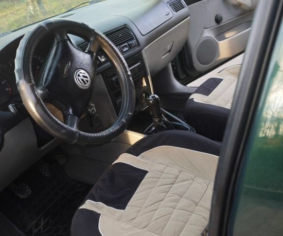 Зеленый Фольксваген Гольф, объемом двигателя 1.6 л и пробегом 255 тыс. км за 3800 $, фото 7 на Automoto.ua