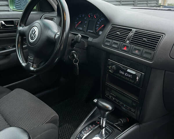 Зеленый Фольксваген Гольф, объемом двигателя 1.6 л и пробегом 210 тыс. км за 4200 $, фото 16 на Automoto.ua