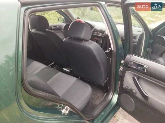 Зеленый Фольксваген Гольф, объемом двигателя 1.4 л и пробегом 326 тыс. км за 3800 $, фото 5 на Automoto.ua