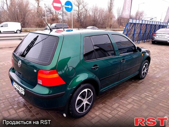 Зеленый Фольксваген Гольф, объемом двигателя 1.6 л и пробегом 200 тыс. км за 3700 $, фото 5 на Automoto.ua