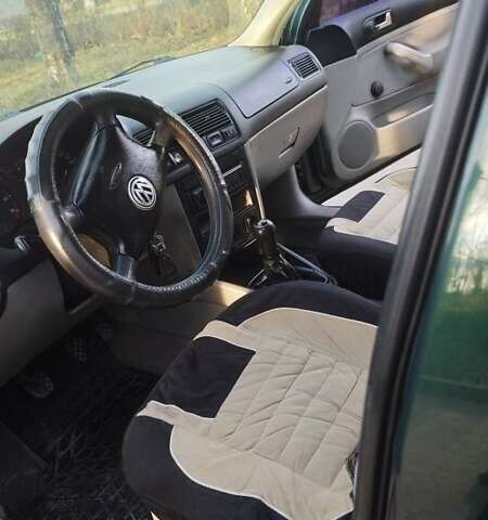 Зеленый Фольксваген Гольф, объемом двигателя 1.6 л и пробегом 255 тыс. км за 3800 $, фото 6 на Automoto.ua