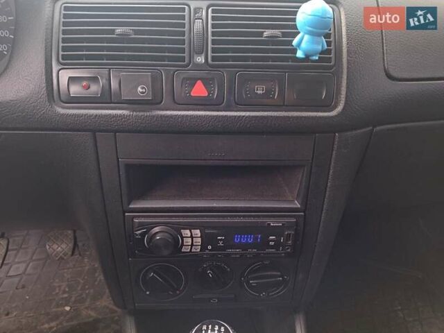 Зелений Фольксваген Гольф, об'ємом двигуна 1.39 л та пробігом 293 тис. км за 2999 $, фото 13 на Automoto.ua