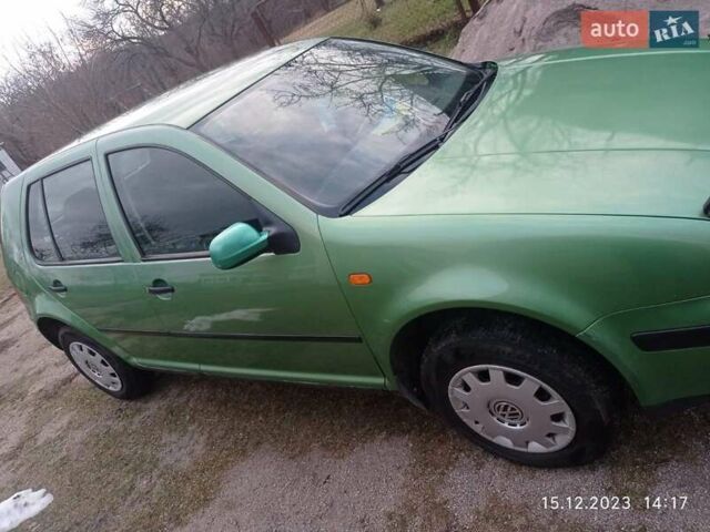 Зеленый Фольксваген Гольф, объемом двигателя 1.4 л и пробегом 309 тыс. км за 4200 $, фото 3 на Automoto.ua