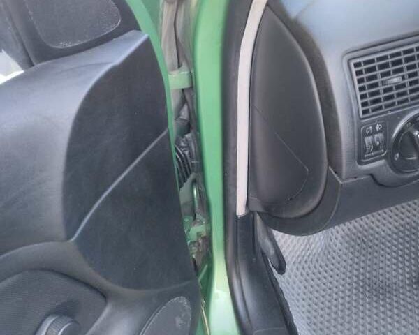 Зеленый Фольксваген Гольф, объемом двигателя 1.6 л и пробегом 198 тыс. км за 3550 $, фото 2 на Automoto.ua