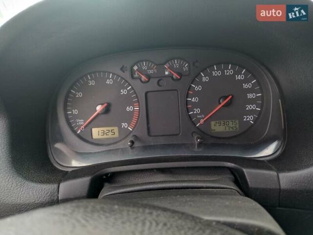 Зелений Фольксваген Гольф, об'ємом двигуна 1.39 л та пробігом 293 тис. км за 2999 $, фото 12 на Automoto.ua