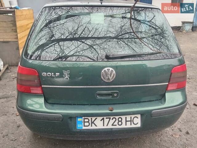 Зеленый Фольксваген Гольф, объемом двигателя 1.39 л и пробегом 276 тыс. км за 3150 $, фото 4 на Automoto.ua