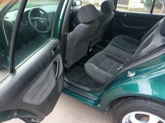 Зелений Фольксваген Гольф, об'ємом двигуна 1.6 л та пробігом 400 тис. км за 3450 $, фото 7 на Automoto.ua