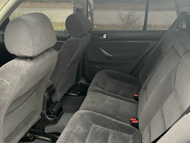 Зелений Фольксваген Гольф, об'ємом двигуна 1.6 л та пробігом 302 тис. км за 3800 $, фото 16 на Automoto.ua