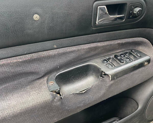 Зеленый Фольксваген Гольф, объемом двигателя 1.6 л и пробегом 230 тыс. км за 3500 $, фото 8 на Automoto.ua