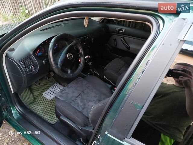 Фольксваген Гольф 1999 в Герце на Automoto.ua Зеленый Фольксваген Гольф, объемом двигателя 1.9 л и пробегом 426 тыс. км за 4200 $, фото 1 на Automoto.ua