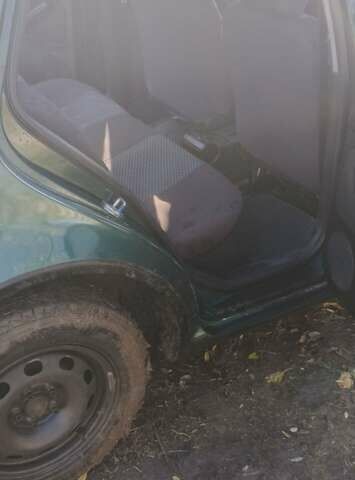 Зеленый Фольксваген Гольф, объемом двигателя 1.6 л и пробегом 400 тыс. км за 3200 $, фото 5 на Automoto.ua