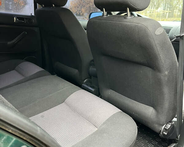 Зеленый Фольксваген Гольф, объемом двигателя 1.6 л и пробегом 292 тыс. км за 3900 $, фото 6 на Automoto.ua