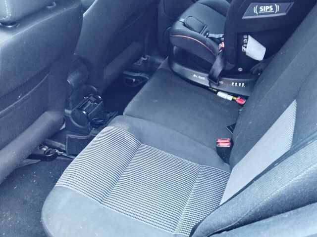 Зеленый Фольксваген Гольф, объемом двигателя 1.6 л и пробегом 345 тыс. км за 2200 $, фото 3 на Automoto.ua