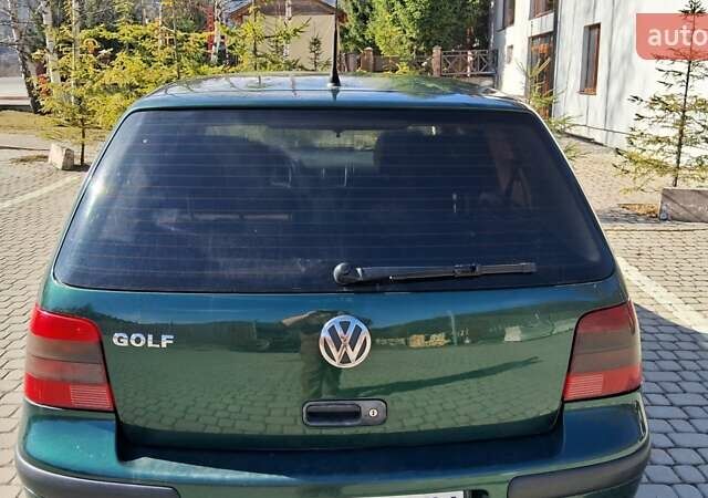 Зеленый Фольксваген Гольф, объемом двигателя 1.39 л и пробегом 227 тыс. км за 3500 $, фото 3 на Automoto.ua