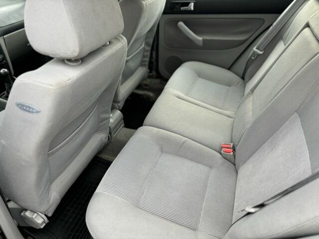 Зеленый Фольксваген Гольф, объемом двигателя 1.4 л и пробегом 217 тыс. км за 3200 $, фото 11 на Automoto.ua