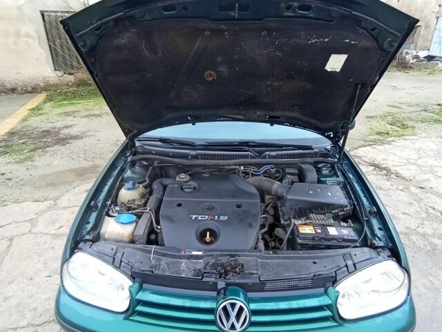 Зеленый Фольксваген Гольф, объемом двигателя 0 л и пробегом 378 тыс. км за 2450 $, фото 2 на Automoto.ua