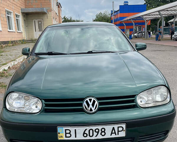 Зеленый Фольксваген Гольф, объемом двигателя 1.6 л и пробегом 230 тыс. км за 3500 $, фото 2 на Automoto.ua