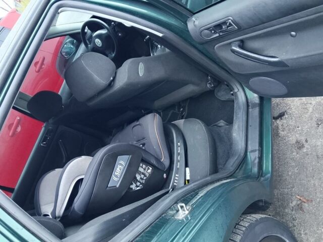 Зеленый Фольксваген Гольф, объемом двигателя 1.6 л и пробегом 345 тыс. км за 2200 $, фото 16 на Automoto.ua