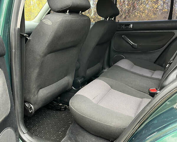 Зеленый Фольксваген Гольф, объемом двигателя 1.6 л и пробегом 292 тыс. км за 3900 $, фото 7 на Automoto.ua