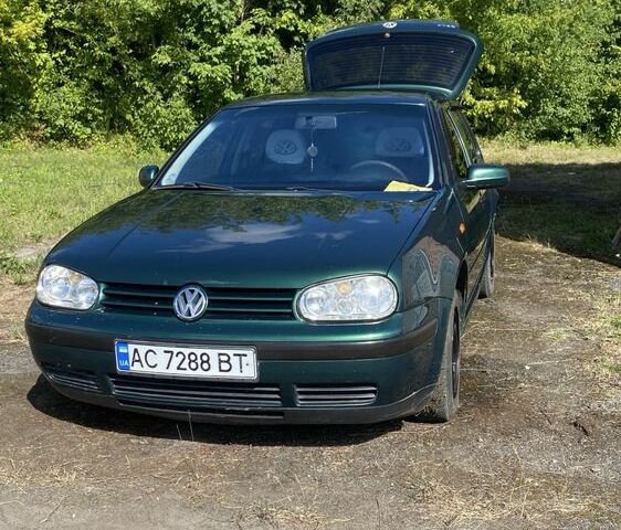 Зеленый Фольксваген Гольф, объемом двигателя 1.4 л и пробегом 300 тыс. км за 2650 $, фото 11 на Automoto.ua