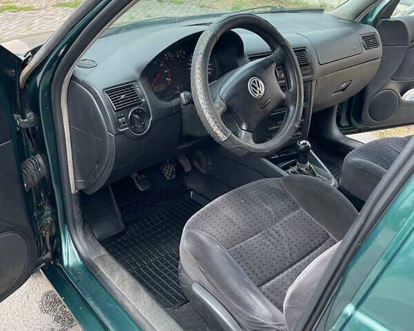 Зеленый Фольксваген Гольф, объемом двигателя 1.6 л и пробегом 230 тыс. км за 3500 $, фото 7 на Automoto.ua