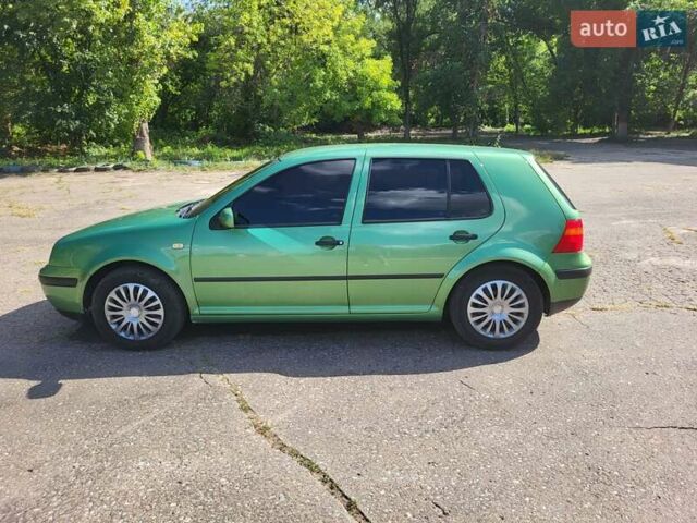 Зеленый Фольксваген Гольф, объемом двигателя 1.6 л и пробегом 206 тыс. км за 4500 $, фото 5 на Automoto.ua