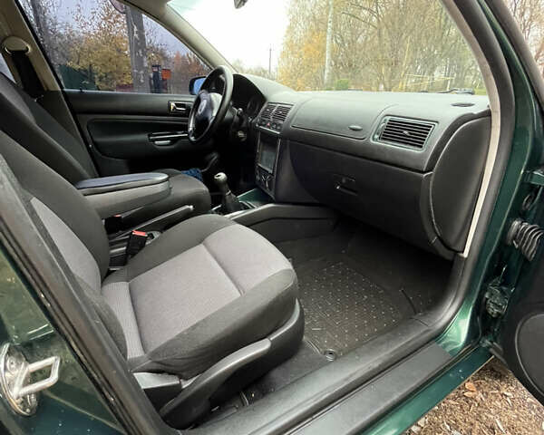 Зеленый Фольксваген Гольф, объемом двигателя 1.6 л и пробегом 292 тыс. км за 3900 $, фото 5 на Automoto.ua