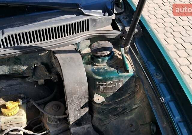 Зеленый Фольксваген Гольф, объемом двигателя 1.39 л и пробегом 227 тыс. км за 3500 $, фото 5 на Automoto.ua