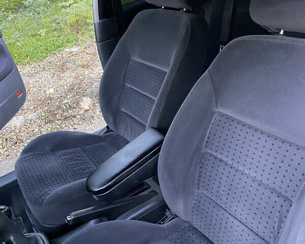 Зелений Фольксваген Гольф, об'ємом двигуна 1.6 л та пробігом 332 тис. км за 3999 $, фото 11 на Automoto.ua