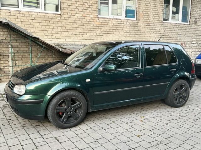 Зеленый Фольксваген Гольф, объемом двигателя 1.4 л и пробегом 300 тыс. км за 3100 $, фото 2 на Automoto.ua