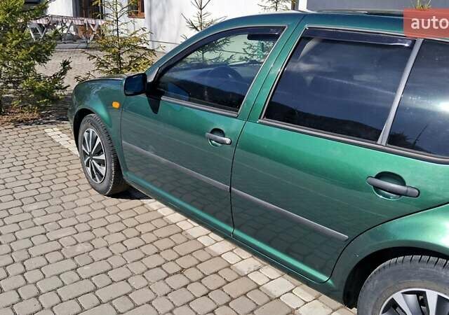 Зеленый Фольксваген Гольф, объемом двигателя 1.39 л и пробегом 227 тыс. км за 3500 $, фото 7 на Automoto.ua