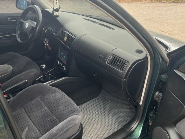 Зелений Фольксваген Гольф, об'ємом двигуна 1.6 л та пробігом 302 тис. км за 3800 $, фото 13 на Automoto.ua