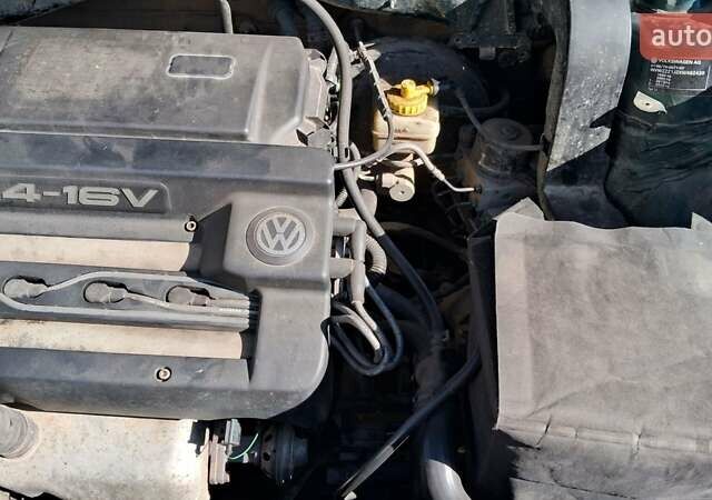 Зеленый Фольксваген Гольф, объемом двигателя 1.39 л и пробегом 227 тыс. км за 3500 $, фото 1 на Automoto.ua