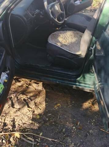 Зеленый Фольксваген Гольф, объемом двигателя 1.6 л и пробегом 400 тыс. км за 3200 $, фото 2 на Automoto.ua