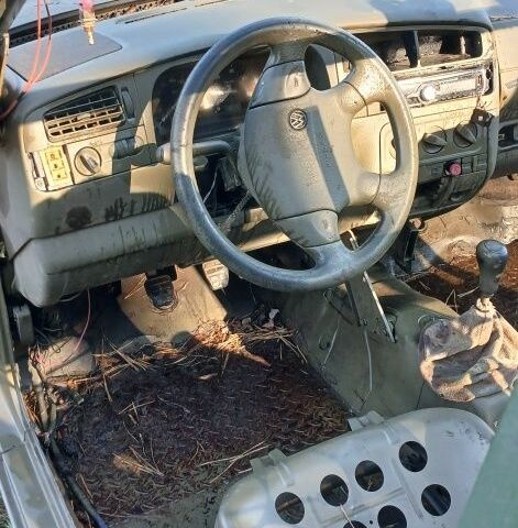 Зеленый Фольксваген Гольф, объемом двигателя 2 л и пробегом 340 тыс. км за 598 $, фото 2 на Automoto.ua