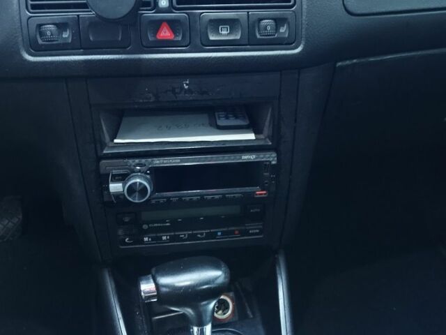 Зеленый Фольксваген Гольф, объемом двигателя 1.6 л и пробегом 345 тыс. км за 2200 $, фото 5 на Automoto.ua