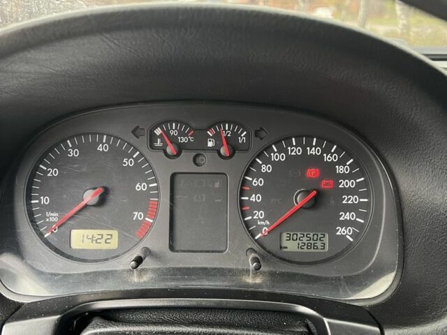 Зелений Фольксваген Гольф, об'ємом двигуна 1.6 л та пробігом 302 тис. км за 3800 $, фото 11 на Automoto.ua