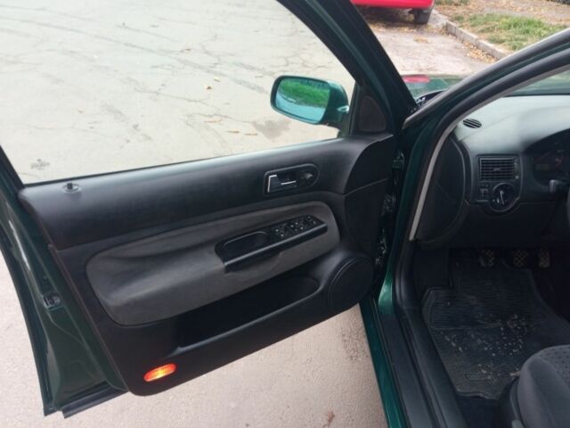 Зелений Фольксваген Гольф, об'ємом двигуна 1.6 л та пробігом 400 тис. км за 3450 $, фото 5 на Automoto.ua