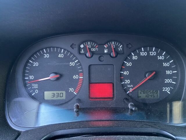 Зеленый Фольксваген Гольф, объемом двигателя 1.4 л и пробегом 288 тыс. км за 3800 $, фото 5 на Automoto.ua