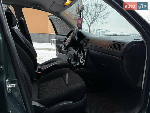 Зеленый Фольксваген Гольф, объемом двигателя 1.39 л и пробегом 300 тыс. км за 2950 $, фото 24 на Automoto.ua