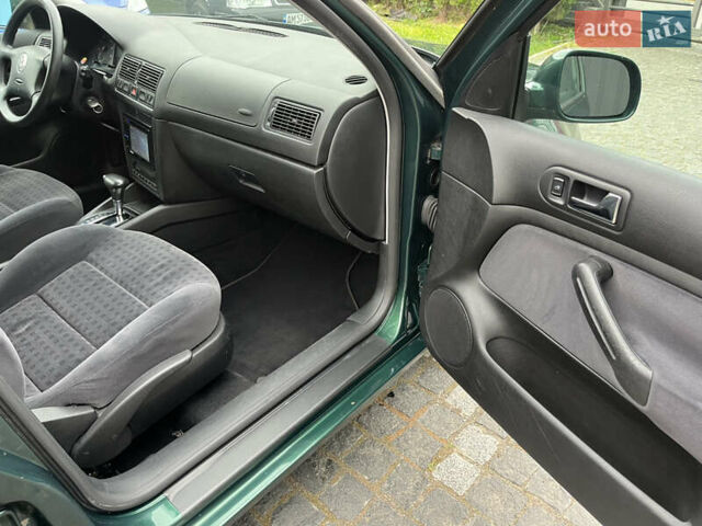 Зеленый Фольксваген Гольф, объемом двигателя 1.6 л и пробегом 221 тыс. км за 5200 $, фото 27 на Automoto.ua