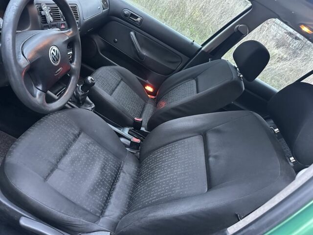 Зелений Фольксваген Гольф, об'ємом двигуна 1.6 л та пробігом 250 тис. км за 2900 $, фото 3 на Automoto.ua