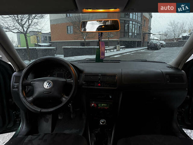 Зеленый Фольксваген Гольф, объемом двигателя 1.39 л и пробегом 300 тыс. км за 2950 $, фото 21 на Automoto.ua