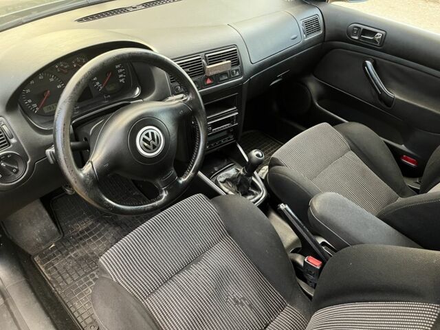 Зеленый Фольксваген Гольф, объемом двигателя 1.6 л и пробегом 264 тыс. км за 2900 $, фото 5 на Automoto.ua